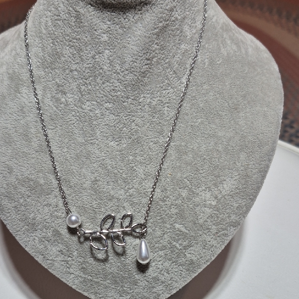 Silver and White Artistic Wire Necklace